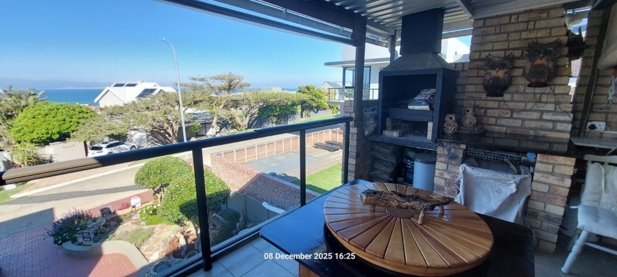 6 Bedroom Property for Sale in Wavecrest Eastern Cape